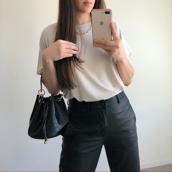 Croc Bucket Bag - Picture 2 of 8